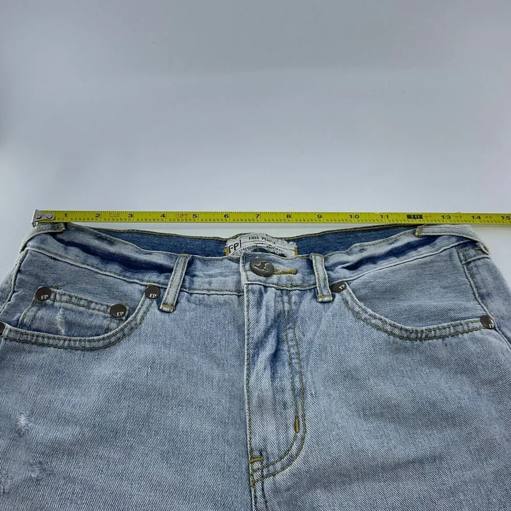Free People shorts women’s 5 pocket lace trim women’s Distressed Denim Size 26